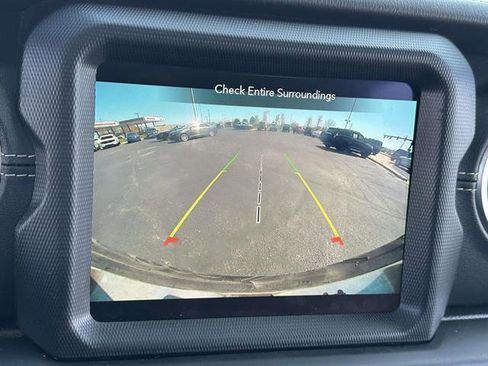 Used 2022 Jeep Wrangler Unlimited Sahara w/ LED Lighting Group AWD/4WD image 18