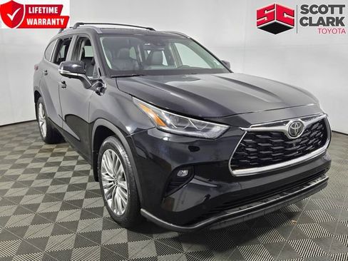 Used 2023 Toyota Highlander Platinum image 1