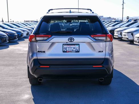 Certified 2022 Toyota RAV4 XLE Premium FWD image 5