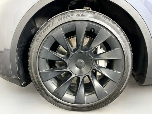 Used 2022 Tesla Model Y Long Range AWD/4WD image 11