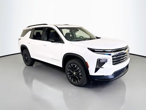New 2026 Chevrolet Traverse LT w/ Sun and Wheel Package AWD/4WD image 2