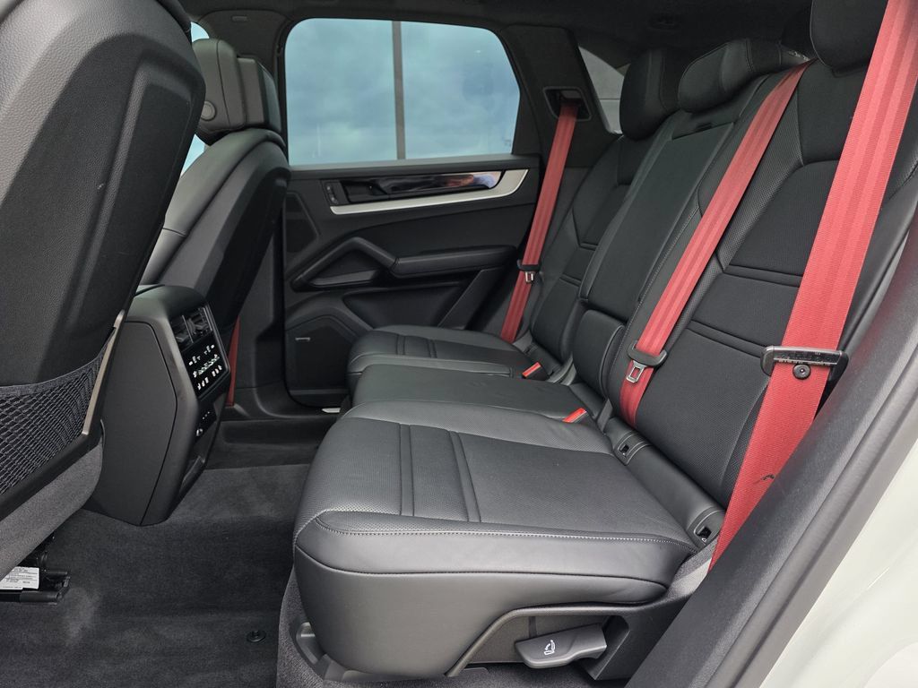 Certified 2025 Porsche Cayenne E-Hybrid AWD/4WD image 17
