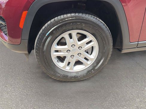 Used 2023 Jeep Grand Cherokee Laredo AWD/4WD image 41