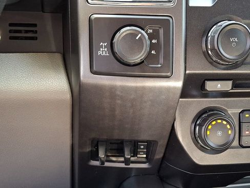 Used 2018 Ford F150 XLT w/ Equipment Group 302A Luxury AWD/4WD image 24