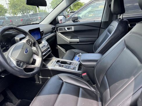 Used 2021 Ford Explorer XLT w/ Equipment Group 202A AWD/4WD image 7