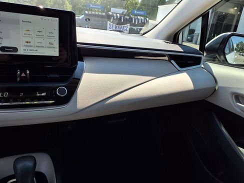 Used 2025 Toyota Corolla LE image 25