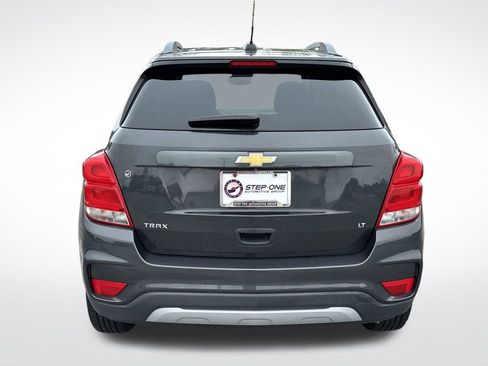 Used 2018 Chevrolet Trax LT w/ LT Convenience Package FWD image 5