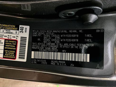 Used 2023 Toyota Sienna XLE w/ XLE Plus Package FWD image 37