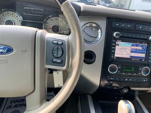 Used 2014 Ford Expedition Limited RWD image 16