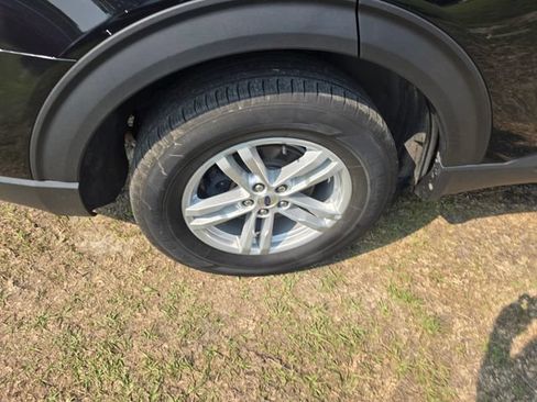 Used 2023 Ford Explorer XLT AWD/4WD image 8