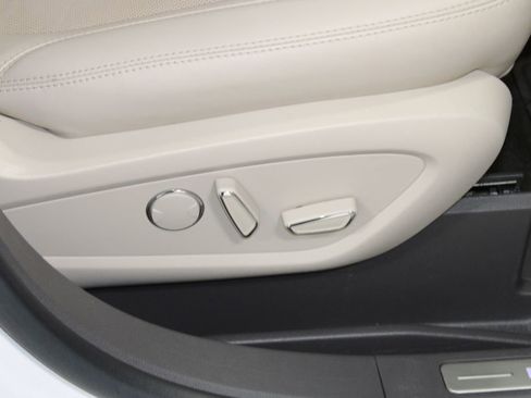 Used 2019 Lincoln Nautilus Select image 28