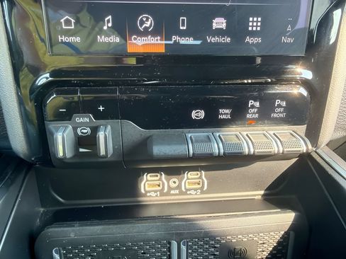 Used 2026 RAM 3500 Laramie AWD/4WD image 23