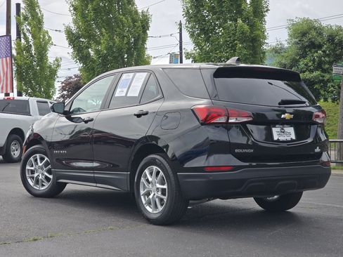 Used 2023 Chevrolet Equinox LS FWD image 12