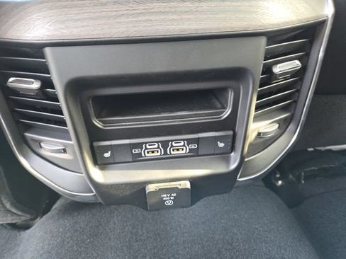Used 2025 RAM 2500 Laramie AWD/4WD image 4