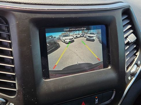 Used 2021 Jeep Cherokee Latitude Plus FWD image 27