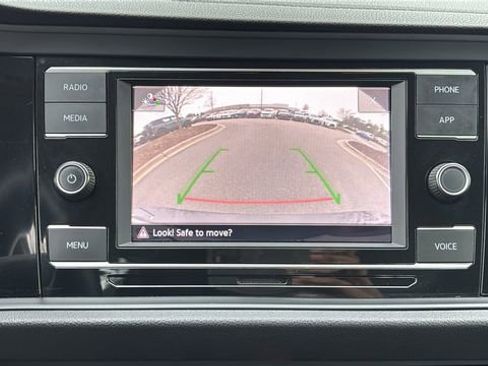 Used 2024 Volkswagen Jetta SE image 27