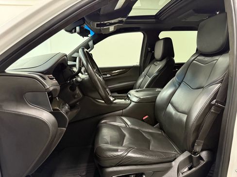 Used 2019 Cadillac Escalade Platinum image 15