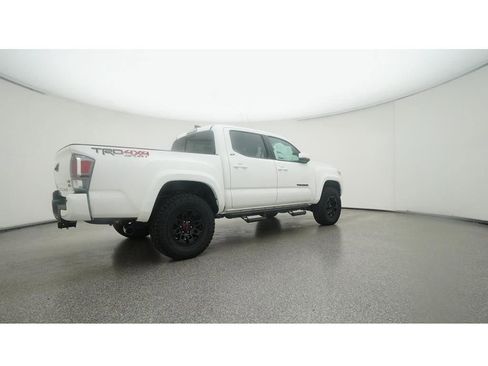 Used 2022 Toyota Tacoma TRD Sport w/ Technology Package AWD/4WD image 29