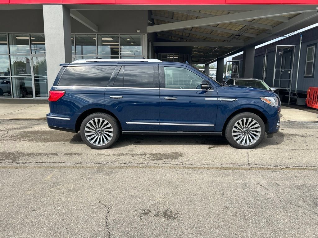 Used 2019 Lincoln Navigator Reserve AWD/4WD image 4