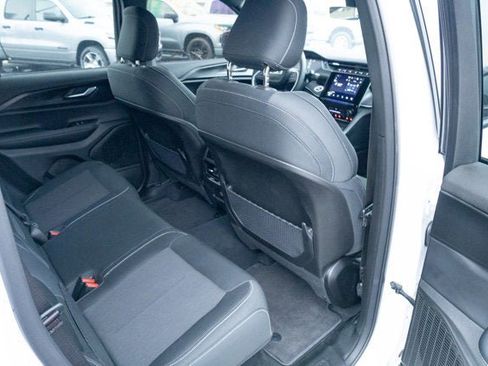 Certified 2025 Jeep Grand Cherokee Laredo X image 36