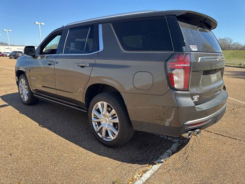 Used 2021 Chevrolet Tahoe High Country w/ Premium Package image 5