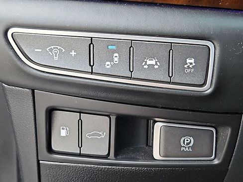 Used 2018 Genesis G90 3.3T Premium AWD/4WD image 26
