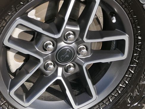 Used 2025 Jeep Gladiator Mojave w/ Convenience Group image 27