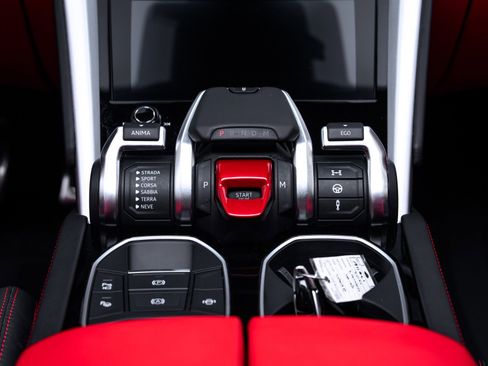 Used 2021 Lamborghini Urus image 34