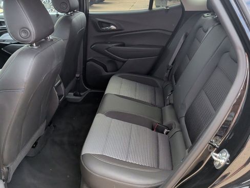 Used 2025 Chevrolet Trax LT FWD image 31