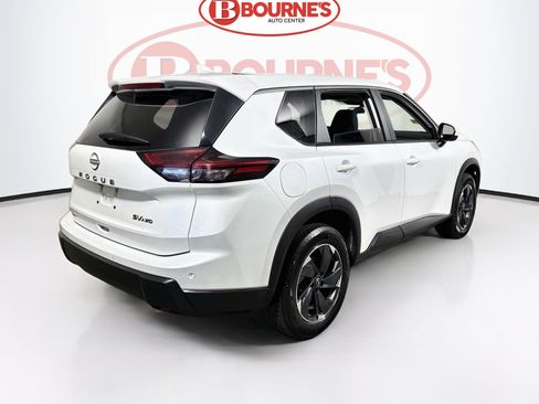 Used 2024 Nissan Rogue SV AWD/4WD image 9