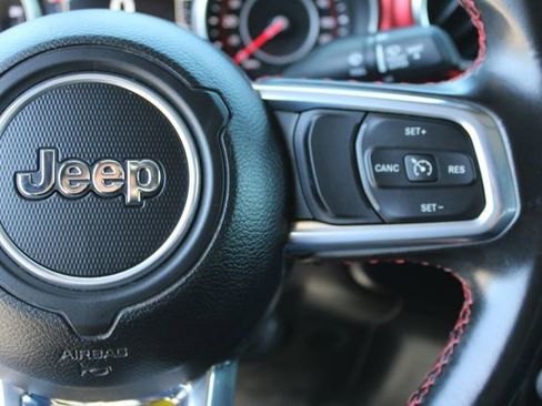 Used 2022 Jeep Wrangler Unlimited Rubicon AWD/4WD image 19