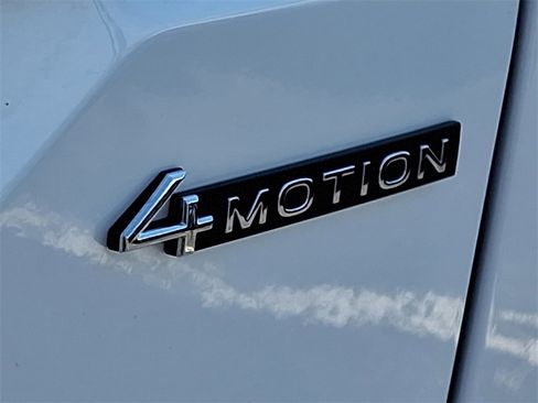 Used 2024 Volkswagen Atlas SEL Premium R-Line image 32