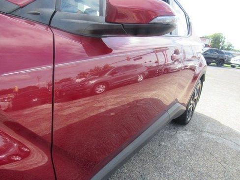 Used 2018 Toyota C-HR XLE FWD image 6
