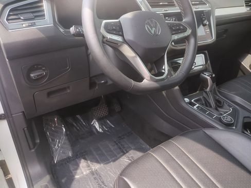 Used 2022 Volkswagen Tiguan SE AWD/4WD image 9