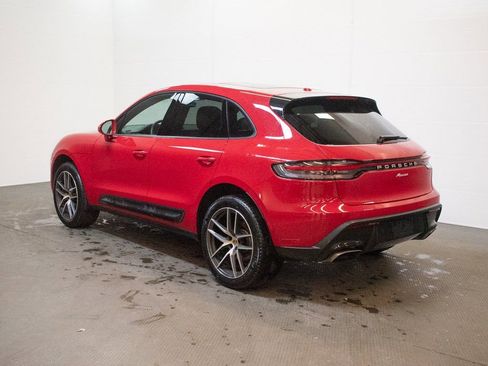Certified 2025 Porsche Macan image 3