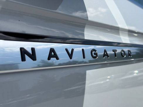 New 2026 Lincoln Navigator Reserve AWD/4WD image 16