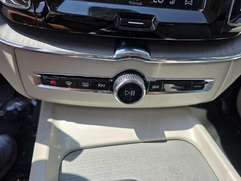 Used 2024 Volvo XC60 B5 Plus w/ Protection Package Premier AWD/4WD image 16