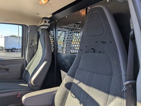 Used 2024 GMC Savana 2500 w/ Driver Convenience Package image 12