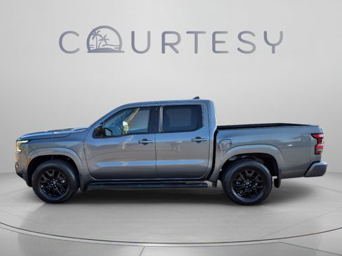 Used 2023 Nissan Frontier SV w/ Midnight Edition Package RWD image 2