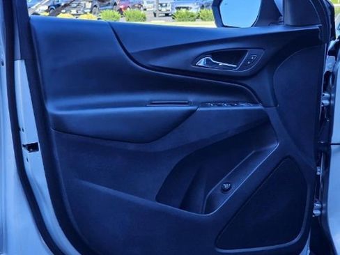 Used 2021 Chevrolet Equinox LT image 23