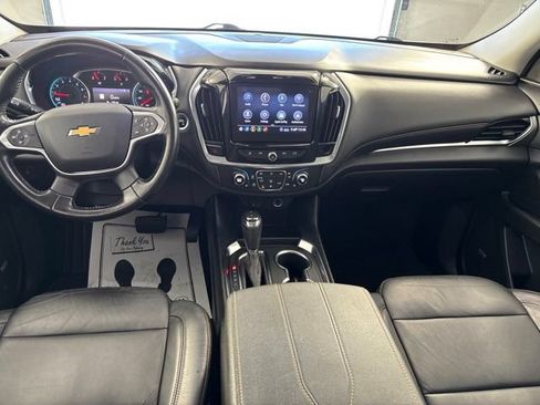 Used 2020 Chevrolet Traverse LT w/ LT Premium Package AWD/4WD image 2