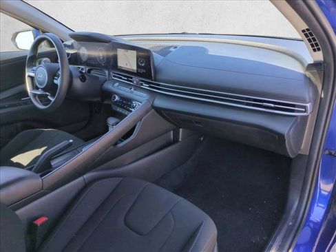 Used 2024 Hyundai Elantra SEL image 19