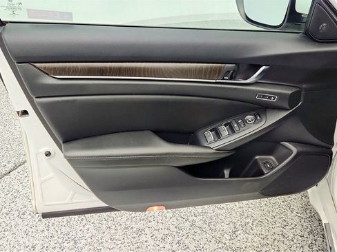 Used 2019 Honda Accord Touring image 11