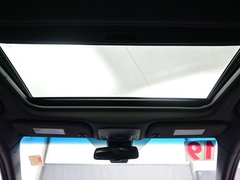 Used 2019 Toyota Avalon XLE image 18