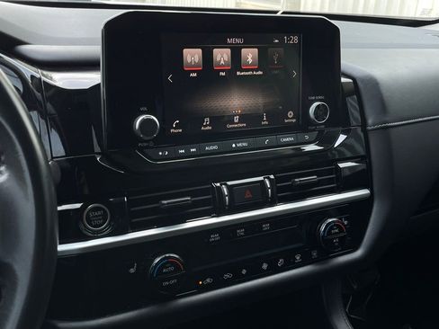 Used 2022 Nissan Pathfinder SV image 17