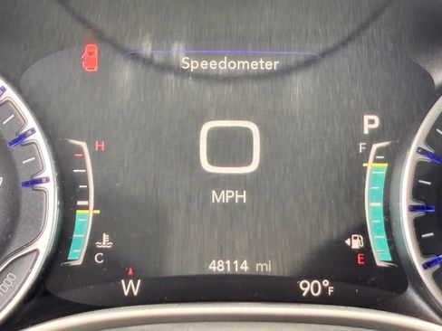 Used 2023 Chrysler Pacifica Touring-L FWD image 11