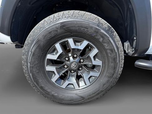 Used 2021 Toyota Tacoma TRD Off-Road w/ Technology Package AWD/4WD image 9