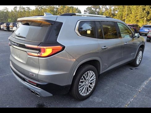 Used 2025 GMC Acadia Denali FWD image 9