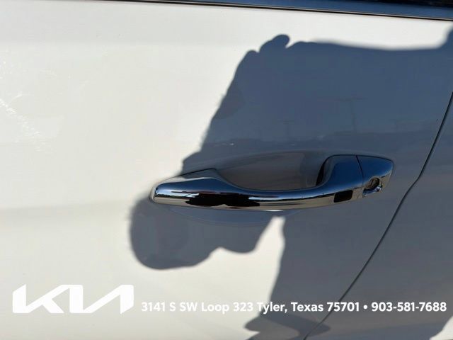 Used 2018 Hyundai Santa Fe Limited FWD image 6