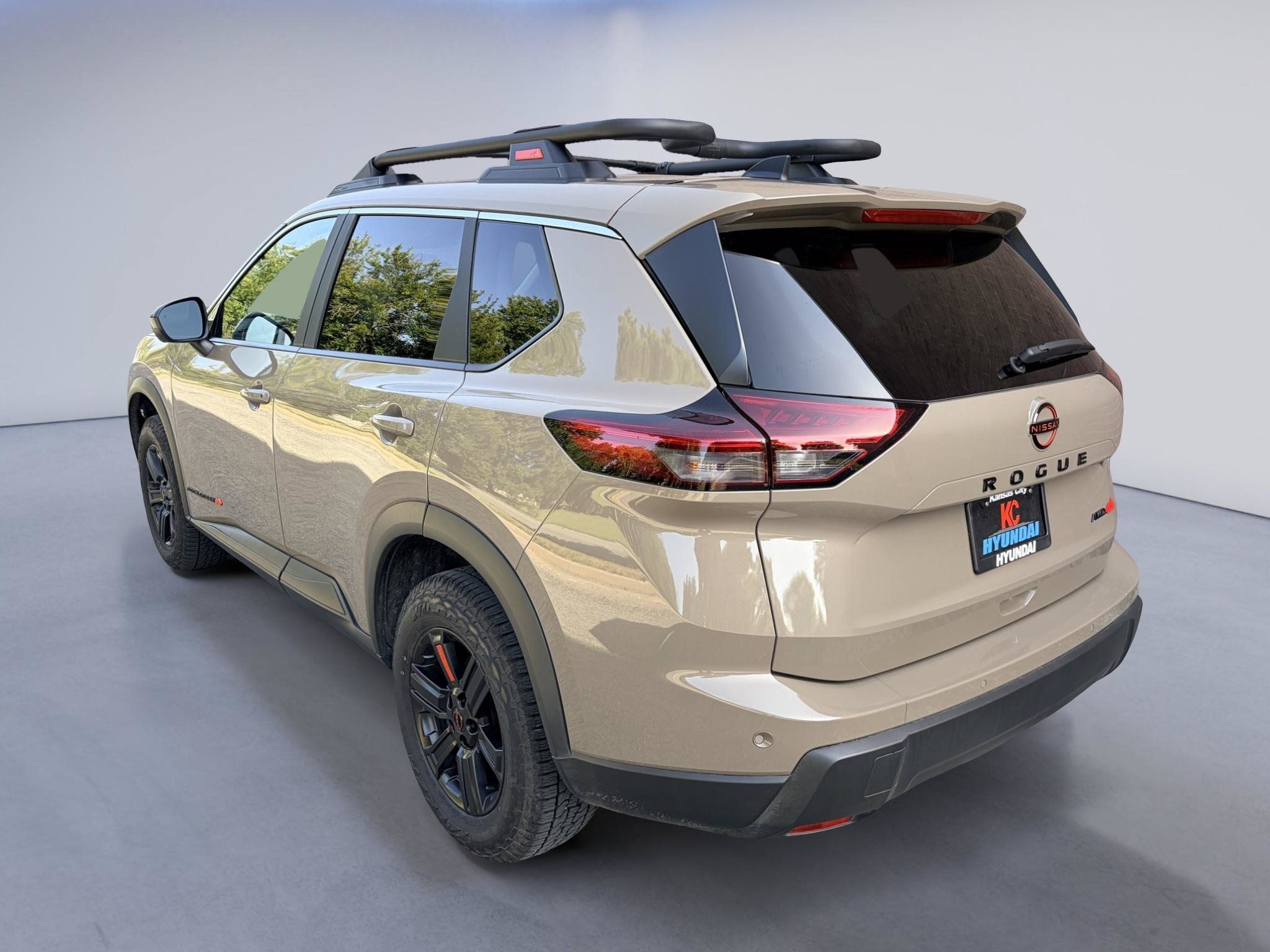Used 2026 Nissan Rogue SV AWD/4WD image 3